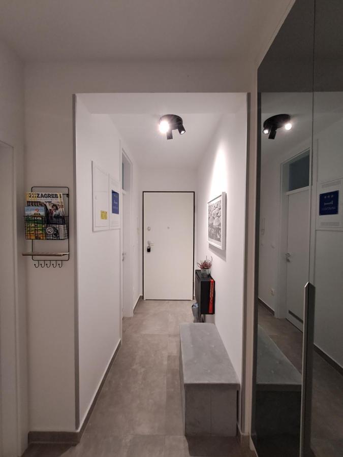 Abstract Apartman*** *